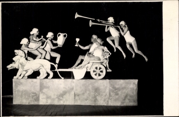 Photo Postcard Humanized sculpture, living figures, photographer Gebr. Knozer, Vienna IV