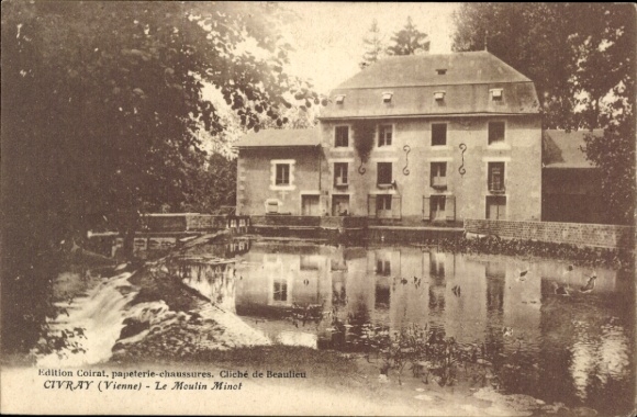 Ak Civray Vienne, Moulin Minot, ruhiger Teich, Gebäude mit Wasserlauf, Bäume