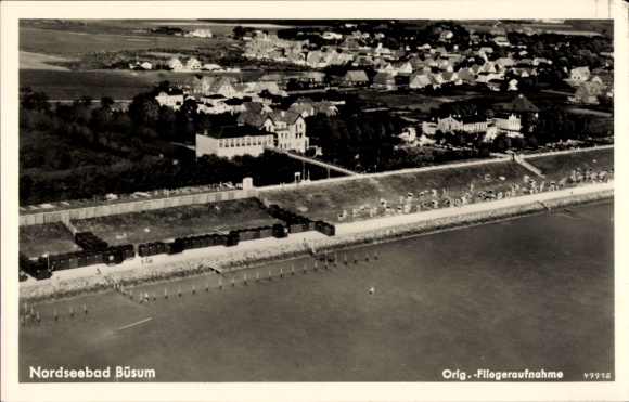 Ak Noordzeebadplaats Büsum, luchtfoto, Noordzeebadplaats, huizen, strandstoelen