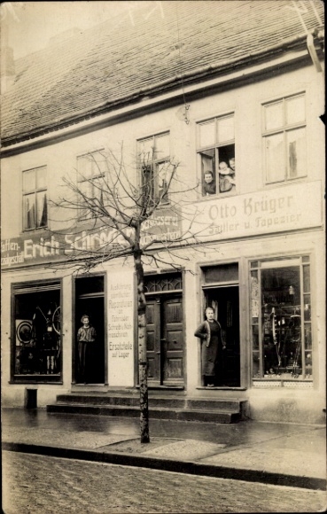 Photo Postcard Berlin Zehlendorf Nikolassee, metalworking shop Erich Schröder, saddler Otto Krüger, residents