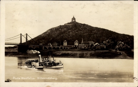 Ak Porta Westfalica aan de Wezer, rivierlandschap met stoomboot, heuvel met uitkijktoren, huizen, B
