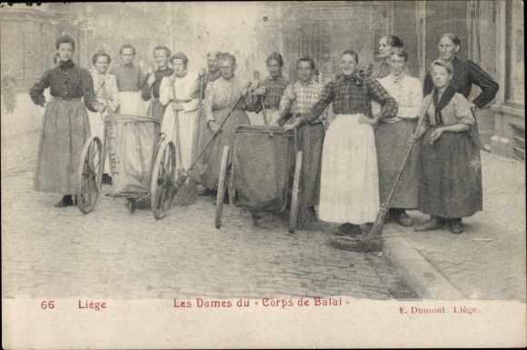 Postcard Liège Liège Wallonia, Les Dames du Corps de Balai, street cleaners