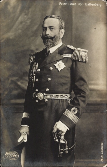 Postcard Prince Louis of Battenberg, portrait, uniform with medals