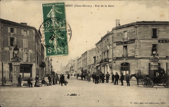 Ak Niort Deux Sèvres, Schwarz-Weiß-Bild, Straße mit Menschen, Pferdewagen, Poststempel, alte Werb