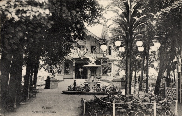 Ak Wesel am Niederrhein,  Schützenhaus, Park mit Bäumen, Laternen, Brunnen
