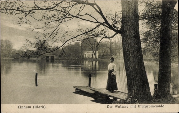 Postcard Lindow in der Mark, Wutzsee with promenade, woman