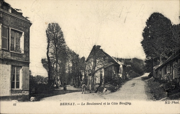 CPA Bernay Eure, Le Boulevard et la Côte Bouffey