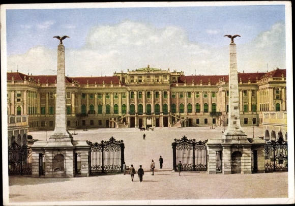 Postcard Wien 13 Hietzing Austria, main gate of Schönbrunn Palace in Vienna