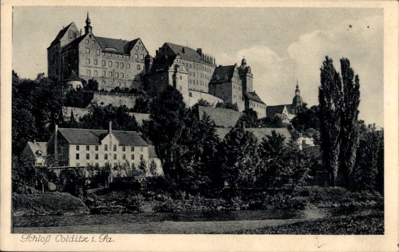 Ak Colditz in Sachsen, Schloss   Burg, hübsche Architektur, Fluss im Vordergrund