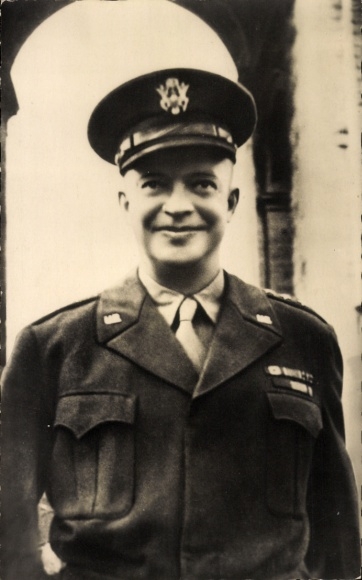 KP Generał Eisenhower, portret w mundurze
