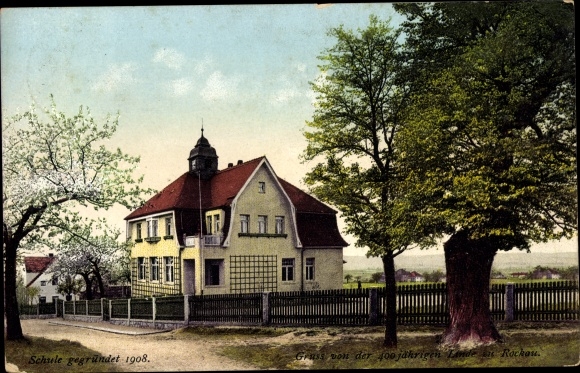 PC Dresden Schönfeld Weissig Rockau, school, 400-year-old lime tree