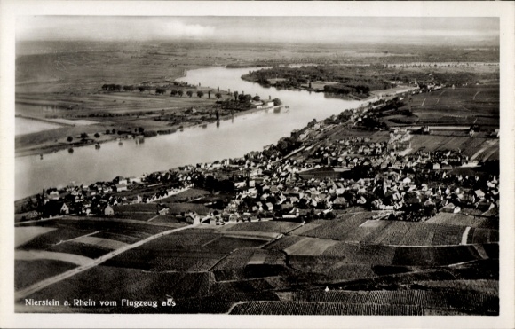 Postcard Nierstein Rhein, aerial photograph of the city, field