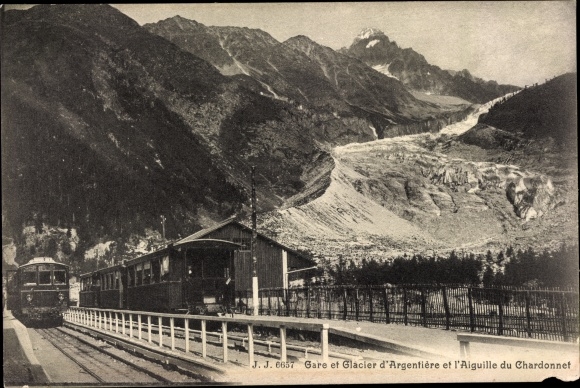 Postcard Argentière Haute Savoie, Station and Glacier of Argentiere, Aiguille du Chardonnet