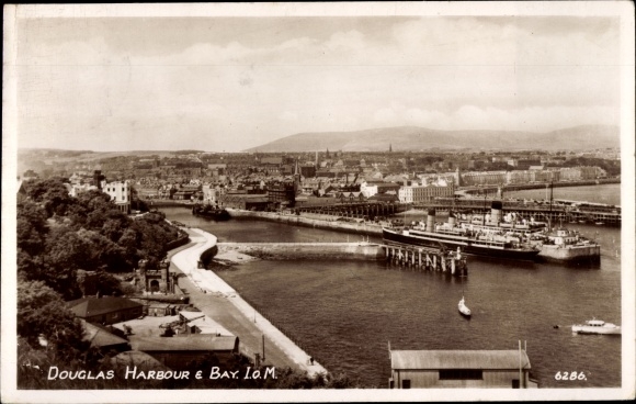 Postcard Douglas Isle of Man, harbor, bay