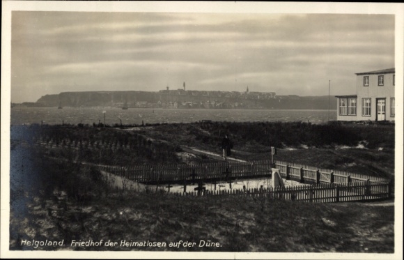 Ak Nordseeinsel Helgoland, Friedhof der Heimatlosen, Düne, Meer, Küste, Landschaft