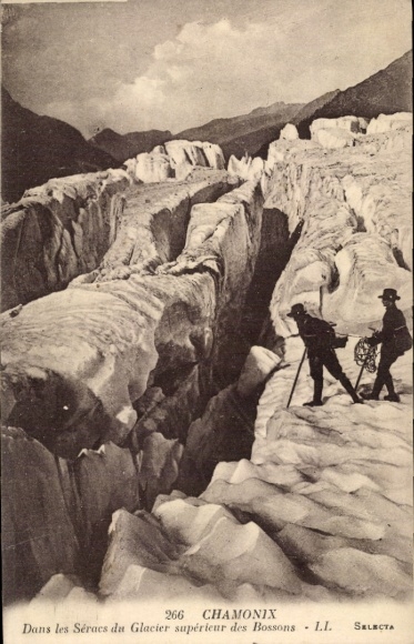 CPA Chamonix, Dans Seracs du Glacier superieur des Bossons