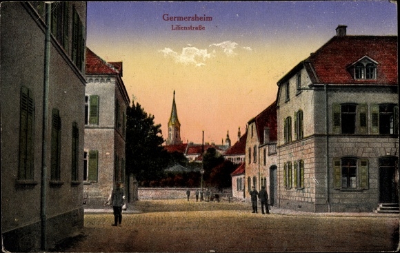 Postcard Germersheim in the Rhine plain of Rhineland-Palatinate, view of Lilienstrasse, soldiers, church tower