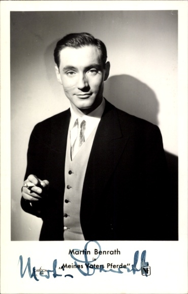 Postcard actor Martin Benrath, portrait with cigarette, autograph
