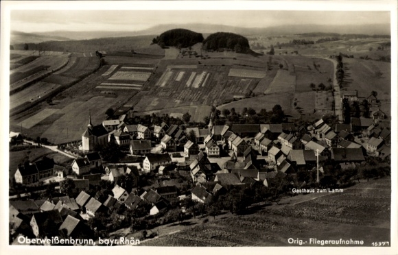 KP Oberweißenbrunn Bischofsheim an der Rhön, krajobraz z wioską, Gasthaus zum Lamm, zdjęcie lotnicze