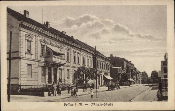 Postcard Velten in der Mark, Viktoria Street, residential buildings, children