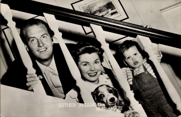 Zdjęcie KP Aktorka Esther Williams z Benem Cage'em, psem i dzieckiem