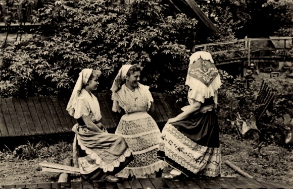 Ak Spreewald, Junge Frauen in Volkstracht, Kopftuch