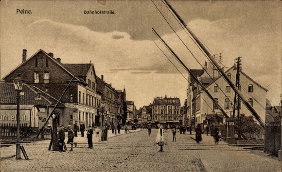 Postcard Peine in Lower Saxony, Bahnhofstraße in old architecture, traffic, many people