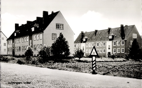Ak Wittingen in Niedersachsen, Zwei Wohngebäude, Straßenansicht, Verkehrsschild