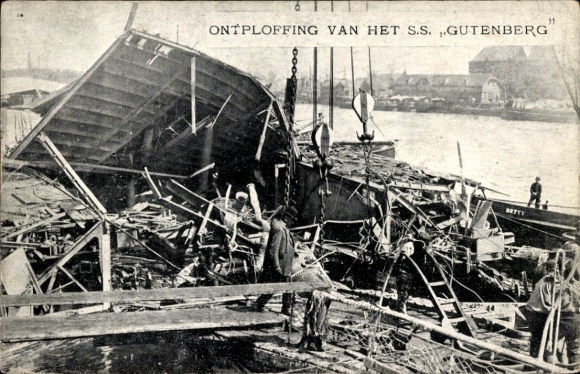 Postcard Rotterdam South Holland Netherlands, Explosion, Explosion of the SS Gutenberg 1911, debris