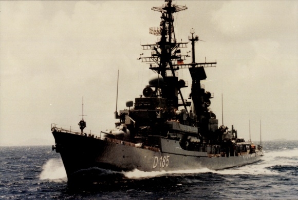 Photo ship of the German Navy, D 185, guided missile destroyer Lütjens