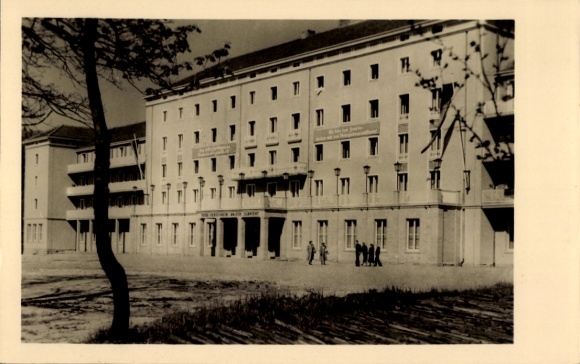 Postcard Friedrichroda in the Thuringian Forest, FDGB-Heim Walter Ulbricht, building, black and white photo, recording