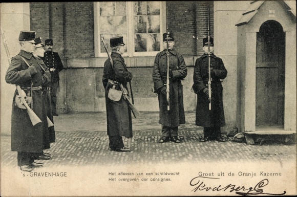 Postcard &#39;s Gravenhage Den Haag South Holland, barracks, Dutch guards