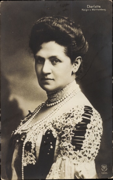 Ak Koningin Charlotte van Württemberg, portret, parelkettingen