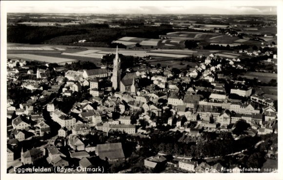 Ak Eggenfelden in Niederbayern, Luftaufnahme von  Kirchturm, ländliche Umgebung