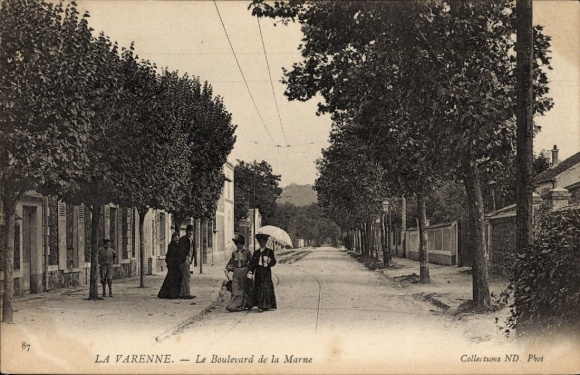 Ak La Varenne Saint Hilaire Val de Marne, Boulevard de la Marne, Bäume, Frauen mit Sonnenschirm, 