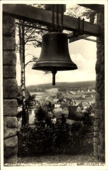 Ak Kurort Hartha Hintergersdorf Tharandt im Erzgebirge, Glocke im Vordergrund, Aussicht auf das D
