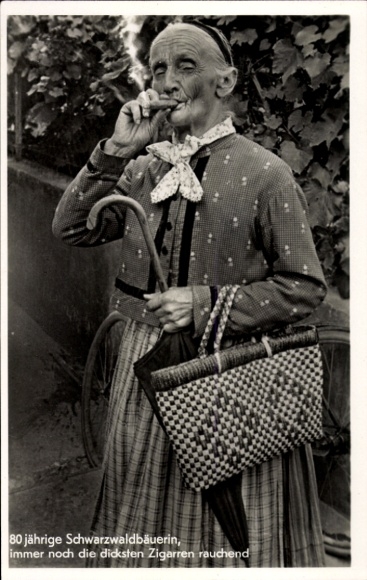 Postcard 80-year-old Black Forest farmer smoking cigars