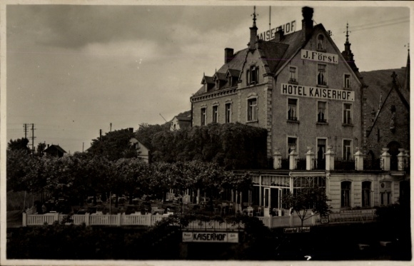 Postcard Braubach in the Rhein Lahn district, view of the Hotel Kaiserhof, J. Först, terrace