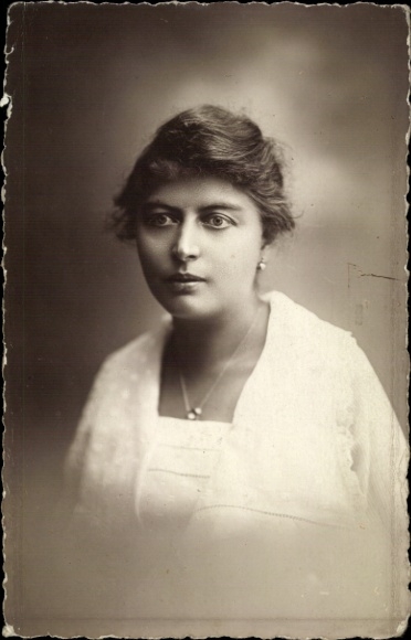 Photo Postcard woman portrait, hairstyle
