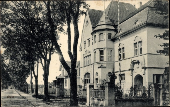Ak Otterndorf in Niedersachsen, Sparkasse u. Altenbrucher Straße, Seitenansicht, Allee