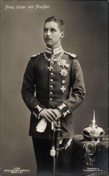 KP Oskar Książę Prus, portret w mundurze