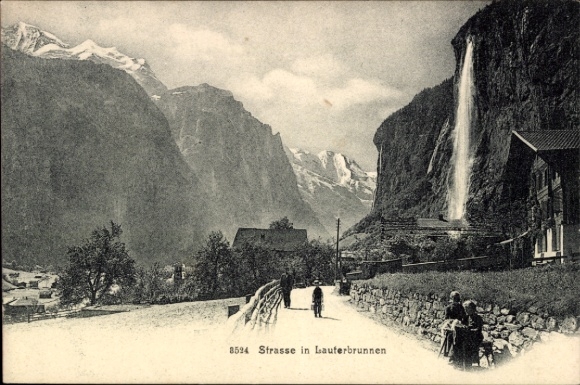 KP Lauterbrunnen Canton Bern, ulica w wodospadzie, góry, ludzie
