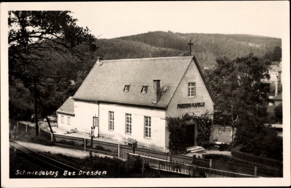 Postcard Schmiedeberg Dippoldiswalde in the Eastern Ore Mountains, Chapel of Peace and railway line