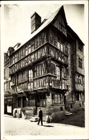 Ak Bayeux Calvados, altes Fachwerkhaus