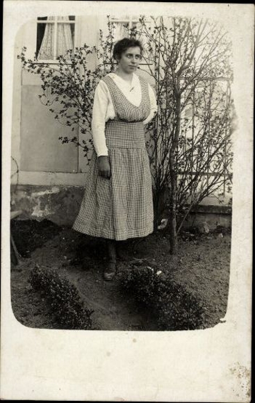 10 alte AK Frauen Portraits, verschiedene Ansichten