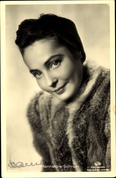 Postcard actress Hannelore Schroth, portrait
