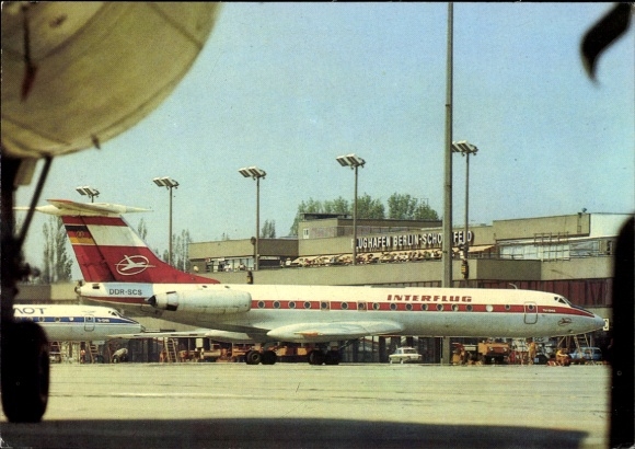 Ak Schönefeld bei Berlin, Flughafen, Interflug Flugzeug DDR-SCS, Aeroflot