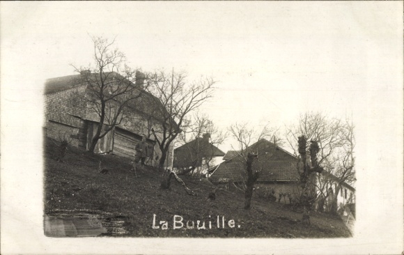 Photo Postcard La Bouille Seine Maritime, German soldier in the village, I WK