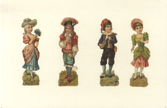 4 wafle dziecięce w strojach teatralnych, każdy o wymiarach ok. 12 x 4 cm