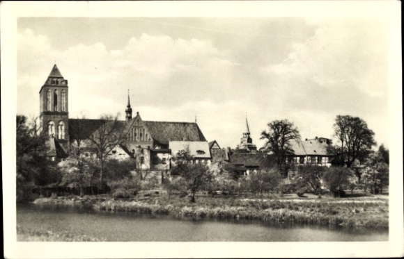 Postcard Güstrow in the district of Rostock, river section, village, cathedral